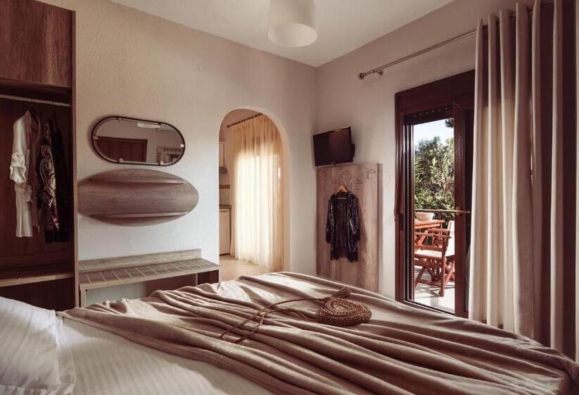 דירת משפחה, Tsamakdas House