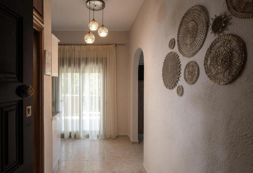 דירת משפחה, Tsamakdas House