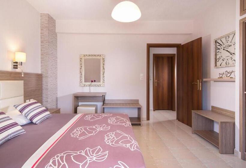 דירת שני חדרים, Tsamakdas House