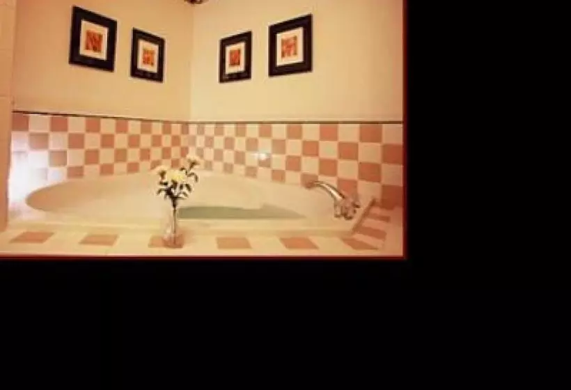 プールの見えるスーペリアルーム, The 1896 House Country Inn   Brookside & Pondside