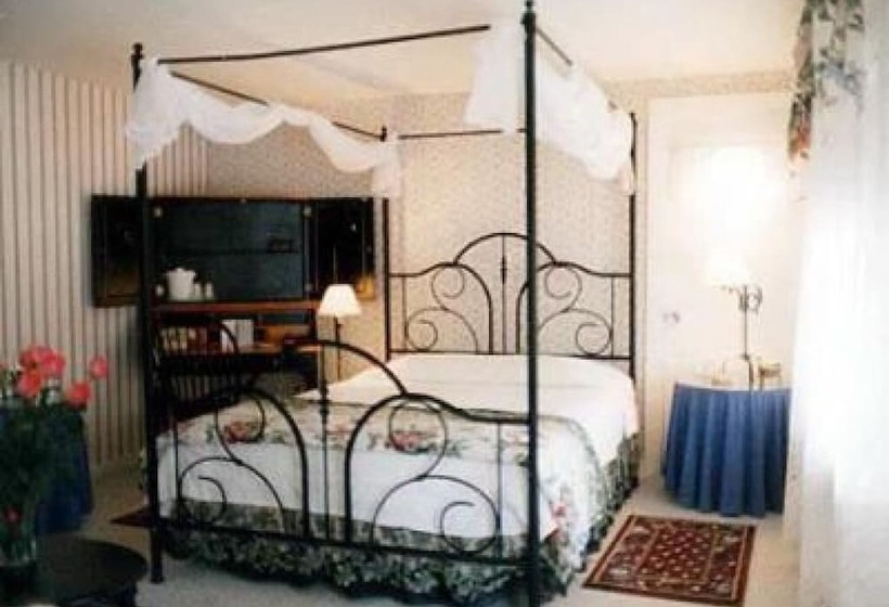 غرفة سوبيريور مطلة على حمام السباحة, The 1896 House Country Inn   Brookside & Pondside