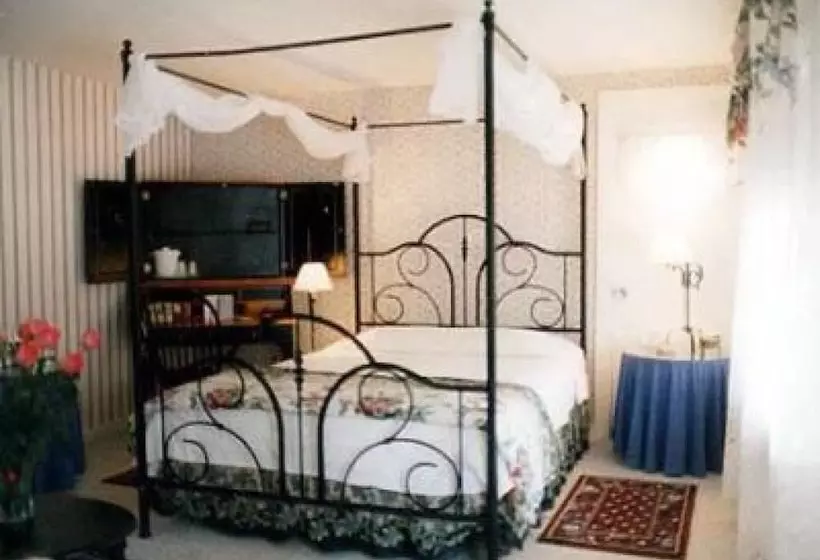 プールの見えるスーペリアルーム, The 1896 House Country Inn   Brookside & Pondside
