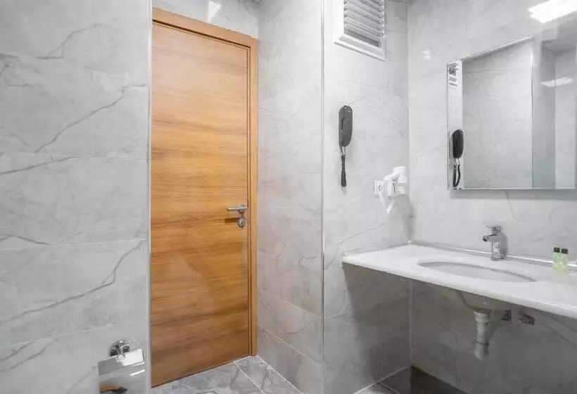 اتاق استاندارد سه نفره, Carlton Hotel Old City
