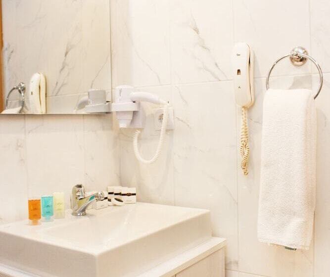 اتاق استاندارد یک نفره, Carlton Hotel Old City