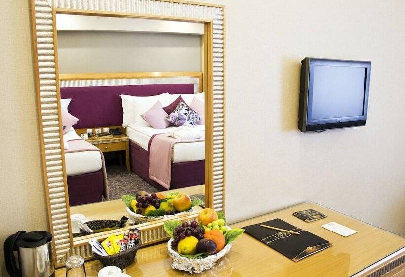 اتاق استاندارد سه نفره, Carlton Hotel Old City