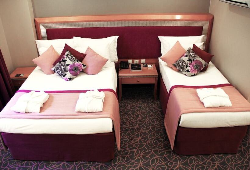 اتاق استاندارد سه نفره, Carlton Hotel Old City
