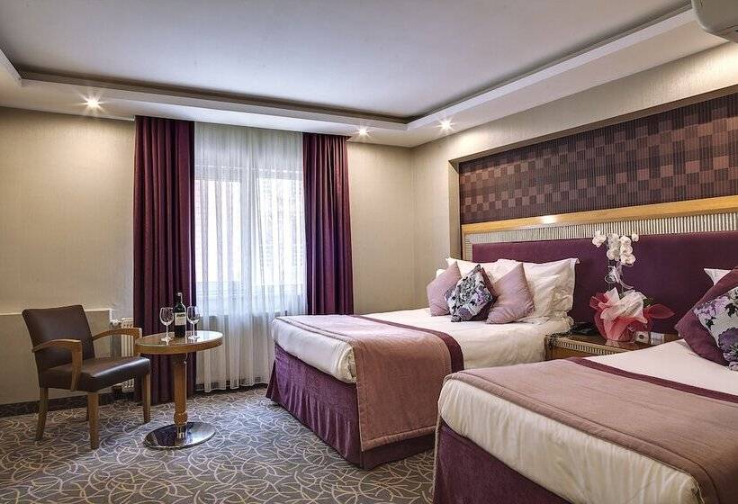 اتاق استاندارد سه نفره, Carlton Hotel Old City