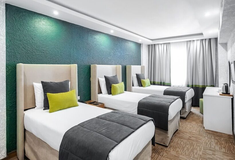 اتاق استاندارد سه نفره, Carlton Hotel Old City