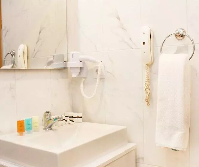 اتاق اکونومی, Carlton Hotel Old City