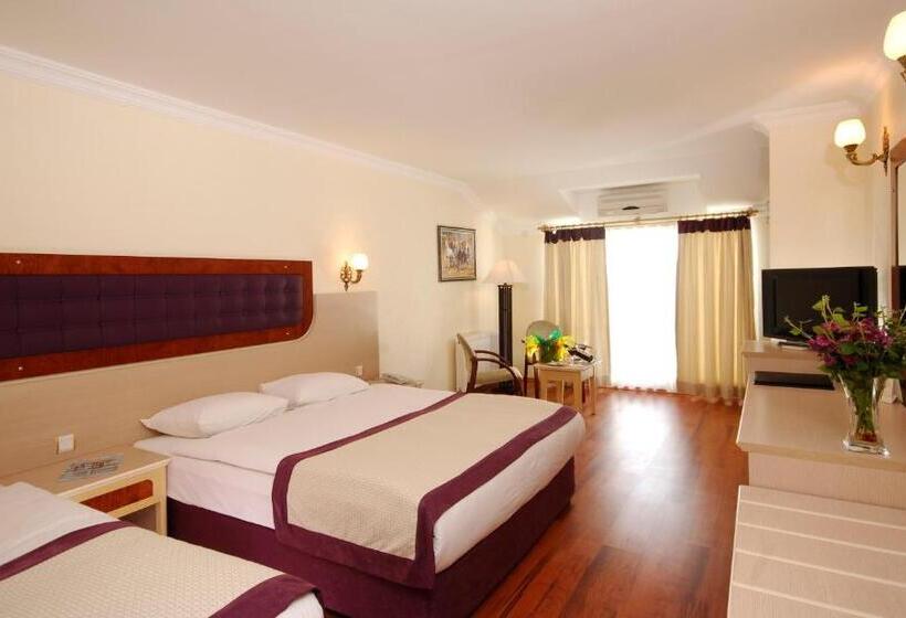 חדר אקזקיוטיב לשלושה, Dinler Hotels Urgup