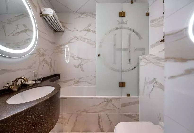 سوییت جونیور, Grand Hotel Lviv Casino & Spa