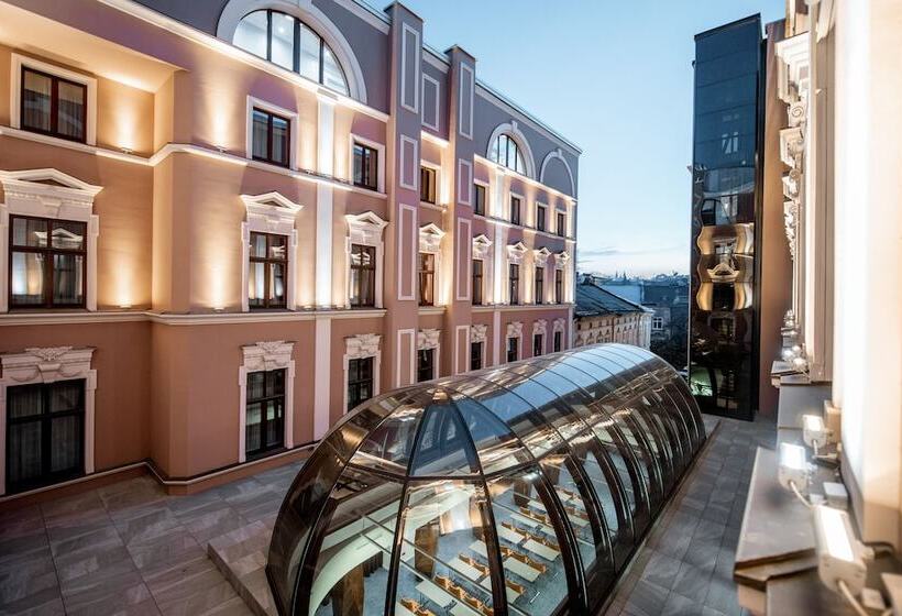 سوییت جونیور, Grand Hotel Lviv Casino & Spa