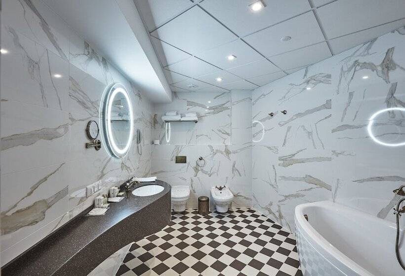 سوییت, Grand Hotel Lviv Casino & Spa