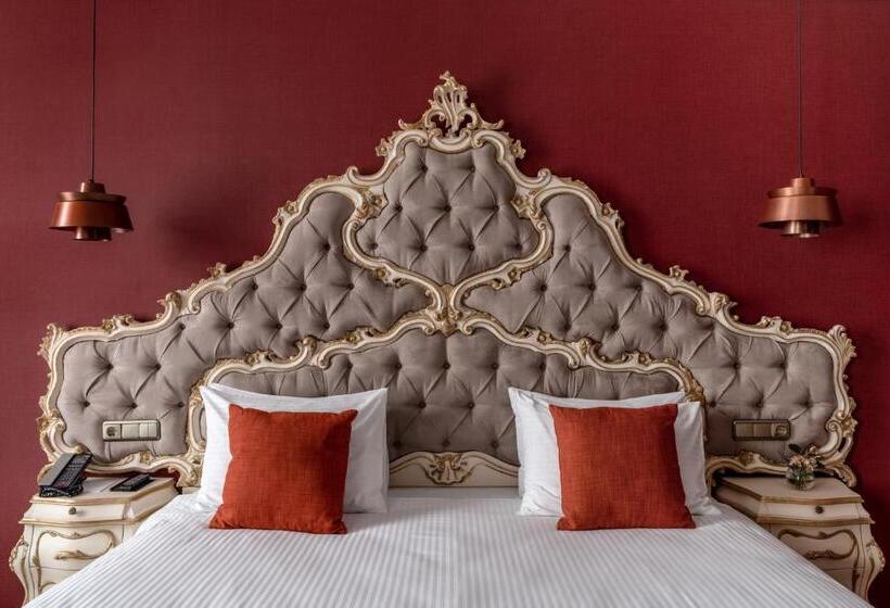 جناح إدارى, Grand Hotel Lviv Casino & Spa