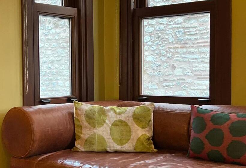 اتاق لوکس, Ibrahim Pasha