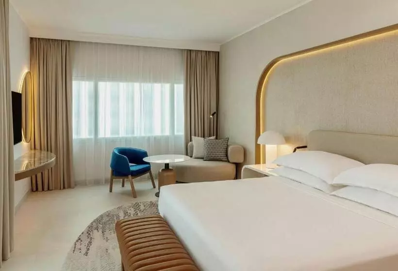Club Room King Bed, Sheraton Jumeirah Beach Resort