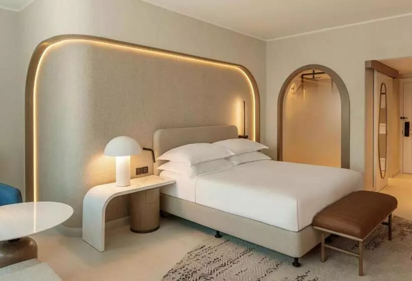 Club Room King Bed, Sheraton Jumeirah Beach Resort