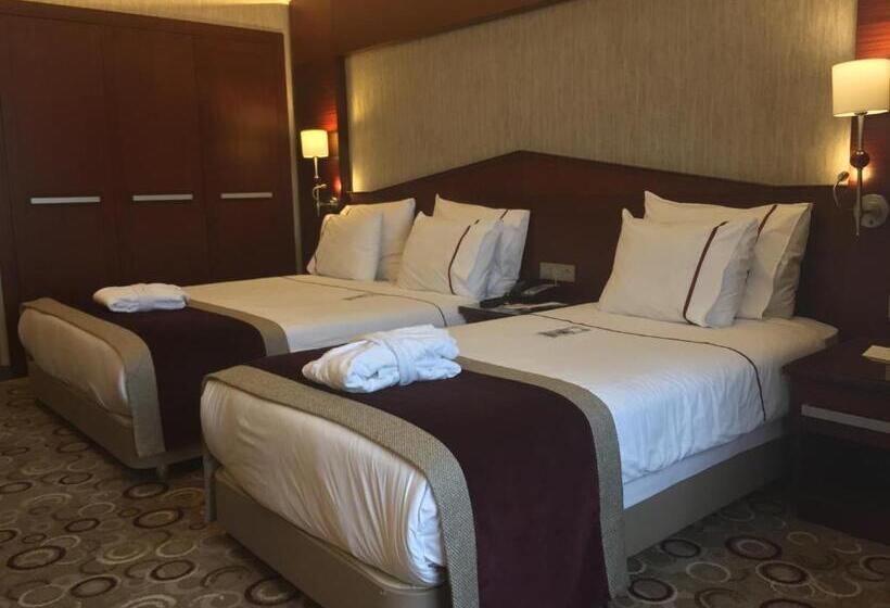 اتاق لوکس, Taksim Gonen