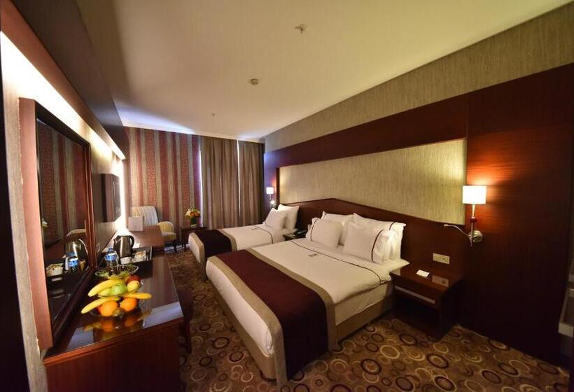 اتاق لوکس, Taksim Gonen