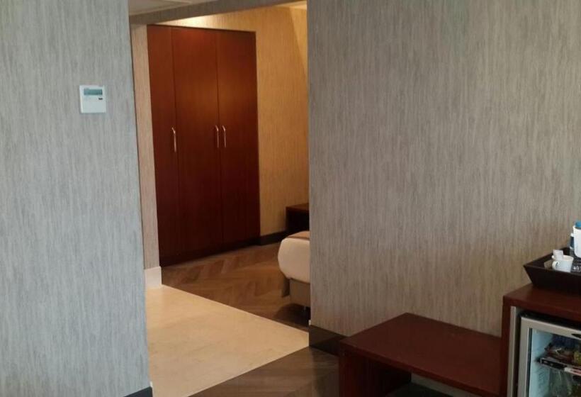 سوییت خانوادگی, Taksim Gonen