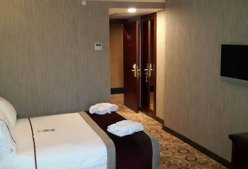 اتاق خانوادگی تودرتو, Taksim Gonen