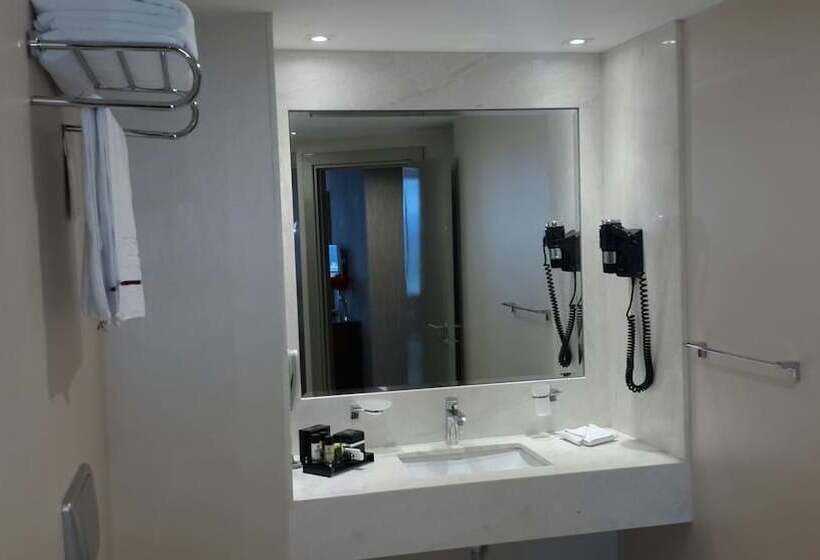 سوییت خانوادگی, Taksim Gonen