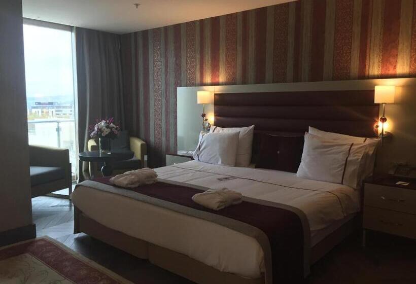 سوییت, Taksim Gonen