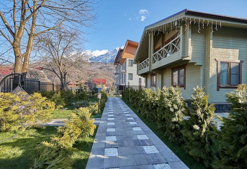 کلبه ییلاقی, Hills Polyana Hotel & Spa