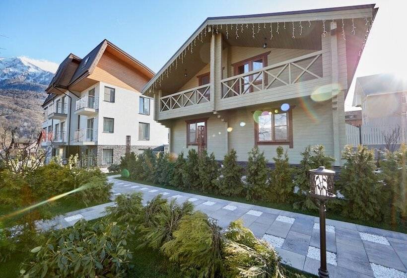 کلبه ییلاقی, Hills Polyana Hotel & Spa