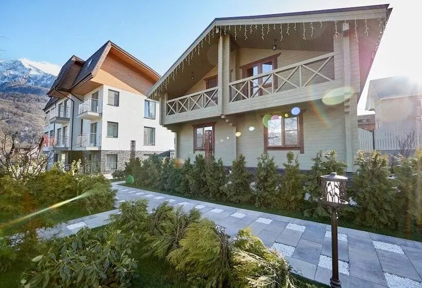 کلبه ییلاقی, Hills Polyana Hotel & Spa