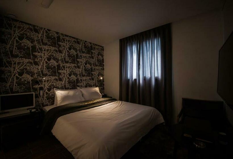 Standard-huone, Amare