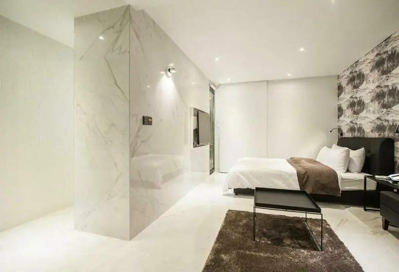 Deluxe-huone, Amare