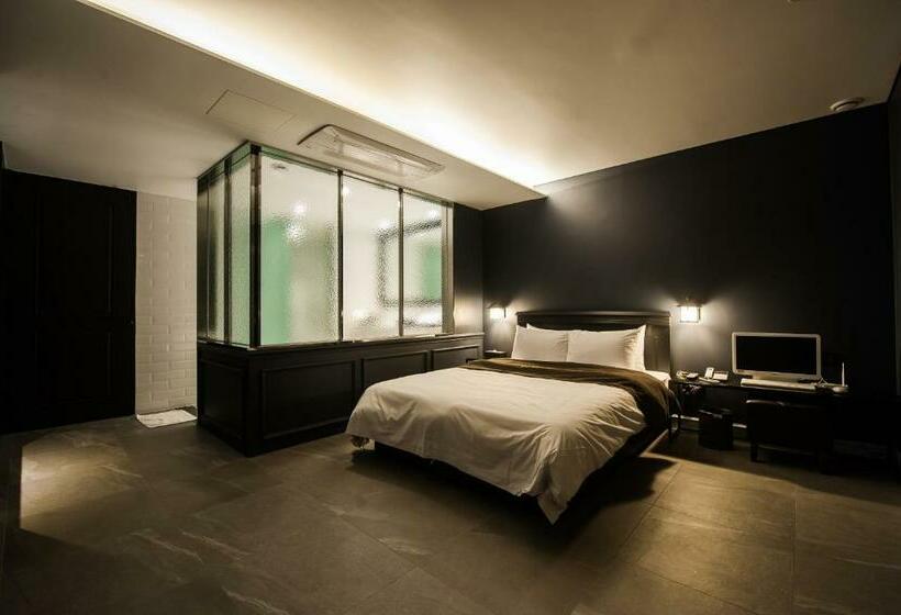 Deluxe-huone, Amare