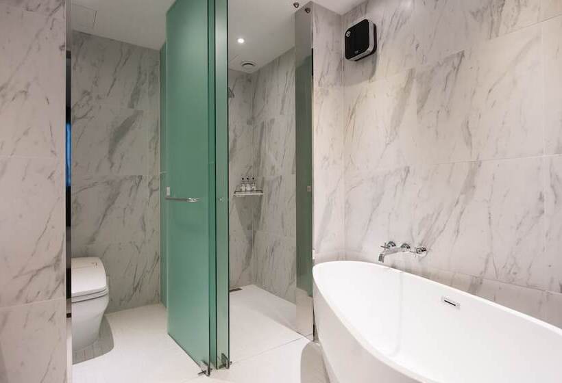 Standard-huone, Amare