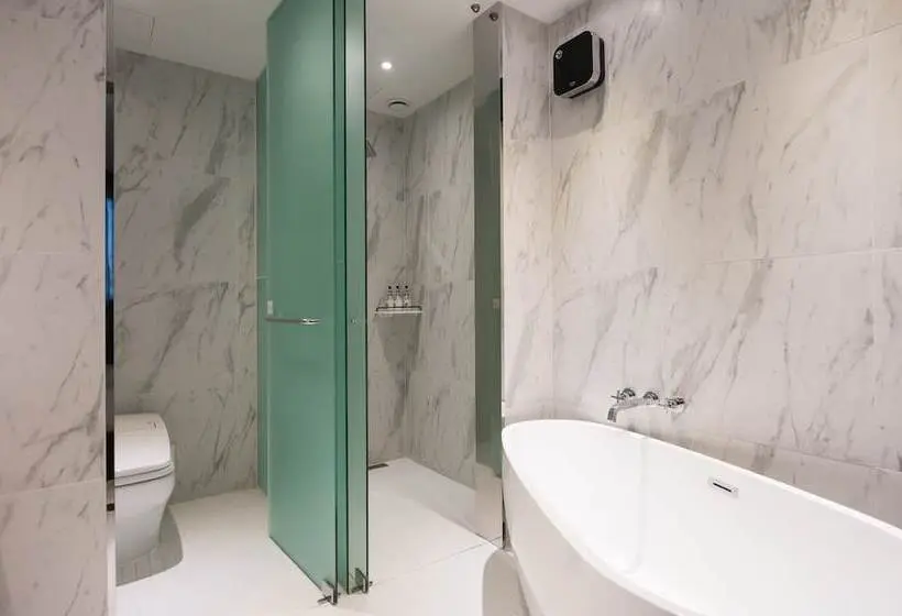Standard-huone, Amare