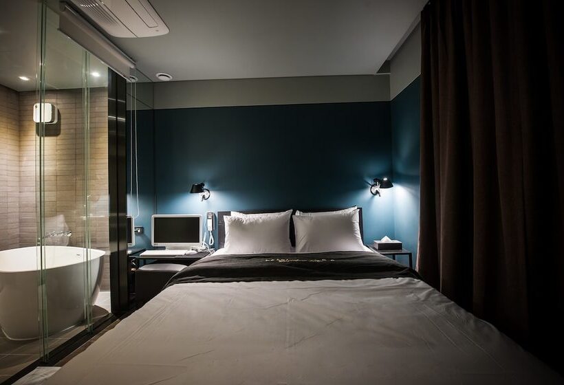 Standard-huone, Amare