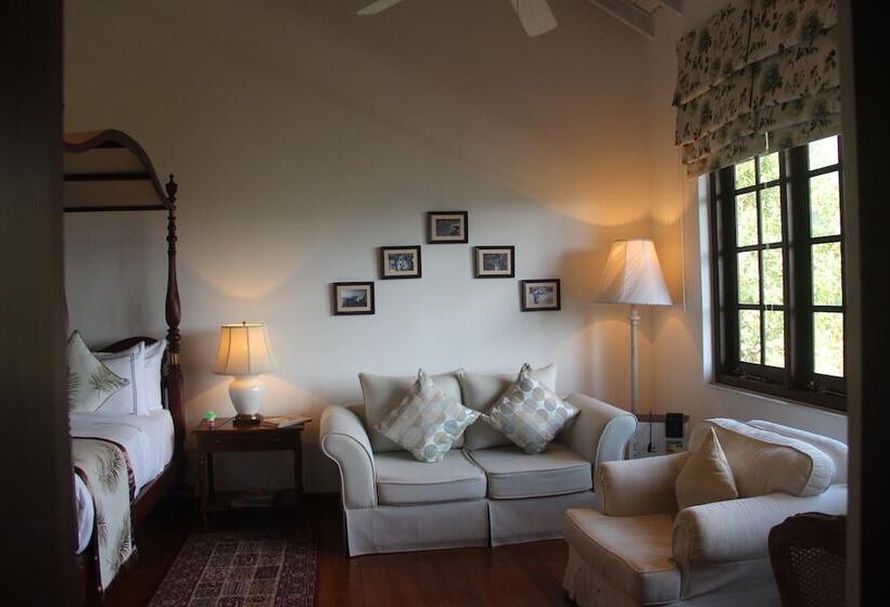 Deluxe Suite, Coffee Bungalow Kandy