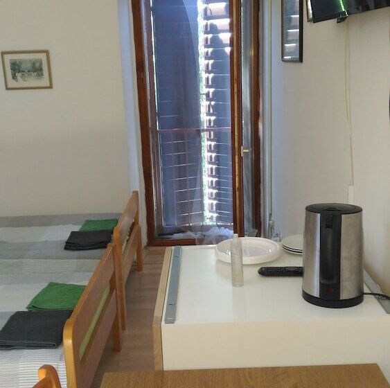 غرفة قياسية ثلاثية حمام مشترك, Guest House Accommodation Rupine