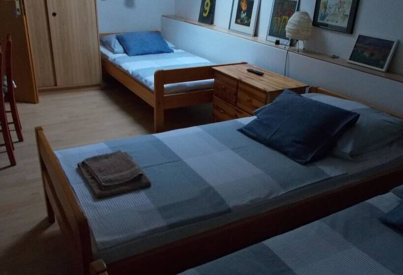 غرفة قياسية ثلاثية حمام مشترك, Guest House Accommodation Rupine