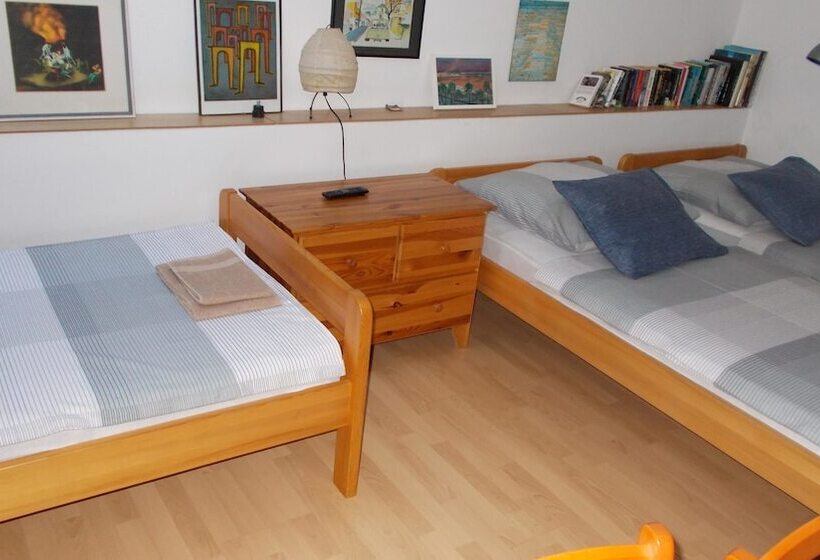 스탠다드 트리픔 룸 공동욕실, Guest House Accommodation Rupine