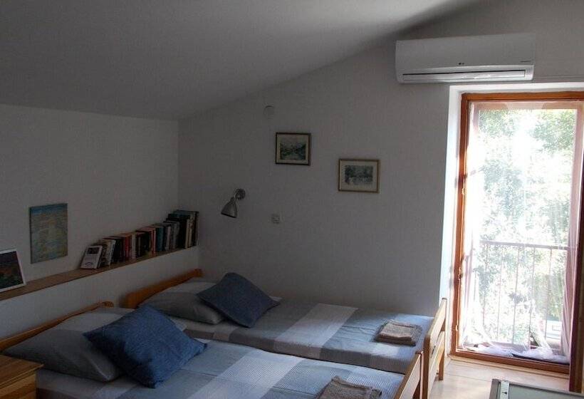 غرفة قياسية ثلاثية حمام مشترك, Guest House Accommodation Rupine