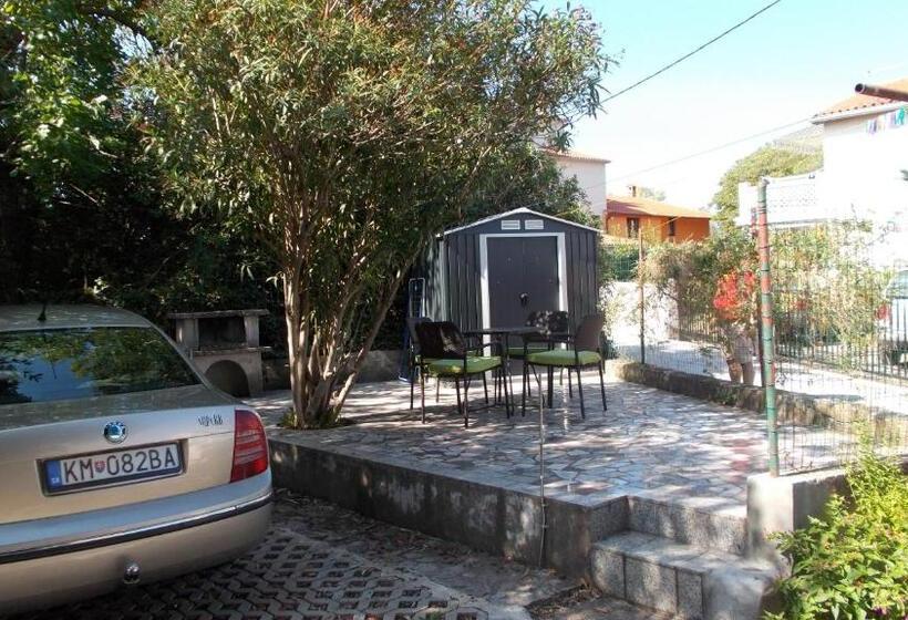 غرفة قياسية ثلاثية حمام مشترك, Guest House Accommodation Rupine