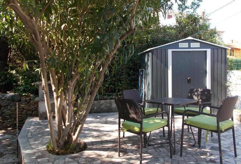 غرفة قياسية ثلاثية حمام مشترك, Guest House Accommodation Rupine