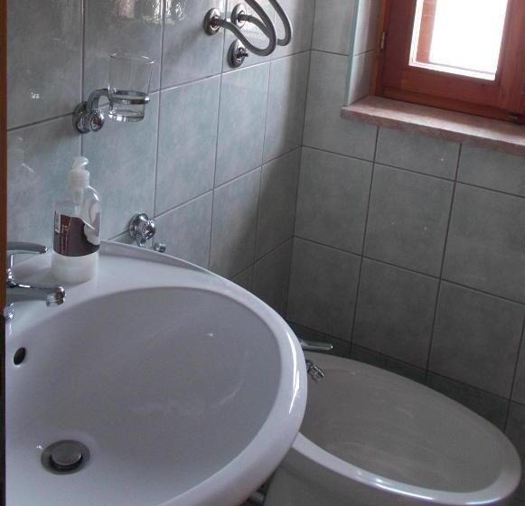 غرفة قياسية ثلاثية حمام مشترك, Guest House Accommodation Rupine