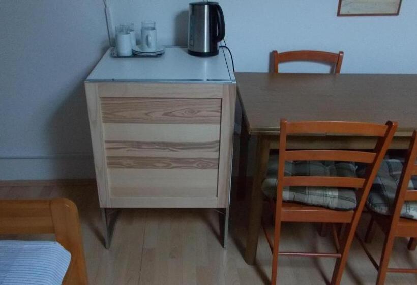 غرفة قياسية ثلاثية حمام مشترك, Guest House Accommodation Rupine