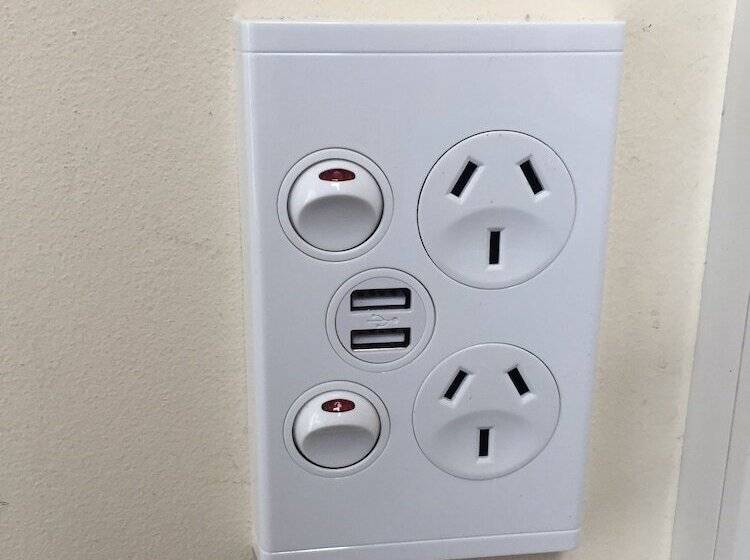 공용 욕실 구비 공동 객실 내의 침대, Almond House Hostel