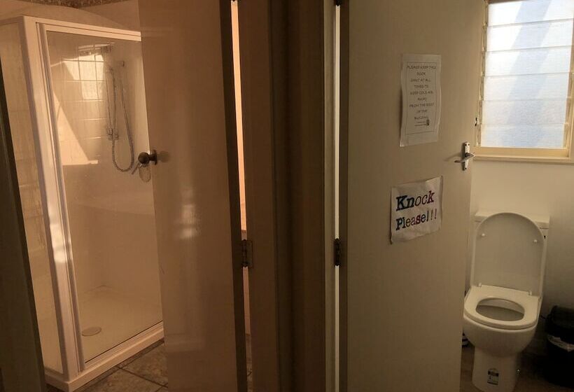 Номер Стандарт Совместная Ванная, Almond House Hostel