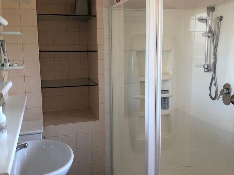 스탠다드 룸 공동 욕실, Almond House Hostel