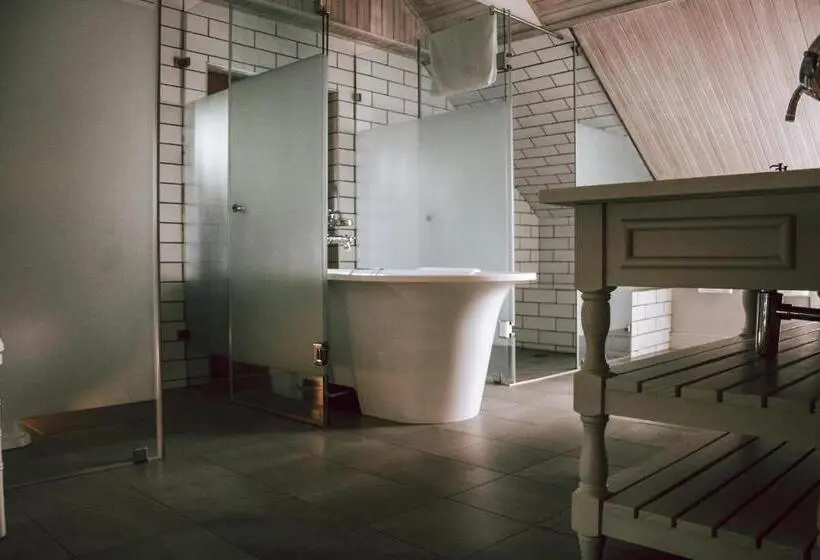 コンフォートルーム, Andreas Country House