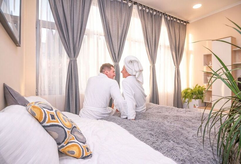 اتاق استاندارد, Plutus